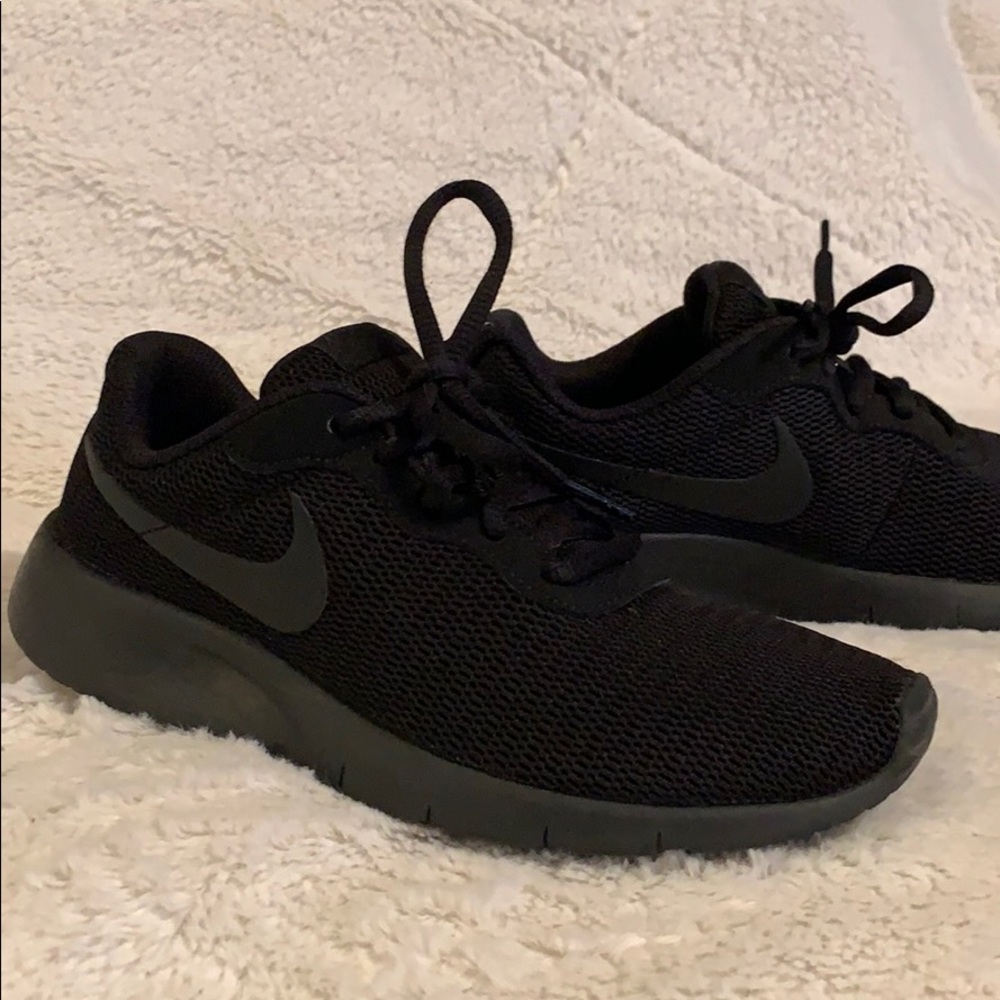 Nike Tanjun boys shoe